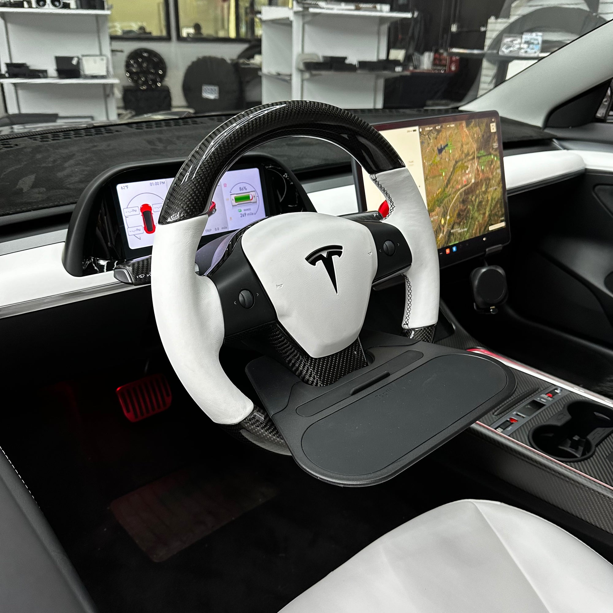 Model 3 &amp; Y Steering Wheel Attachment Table