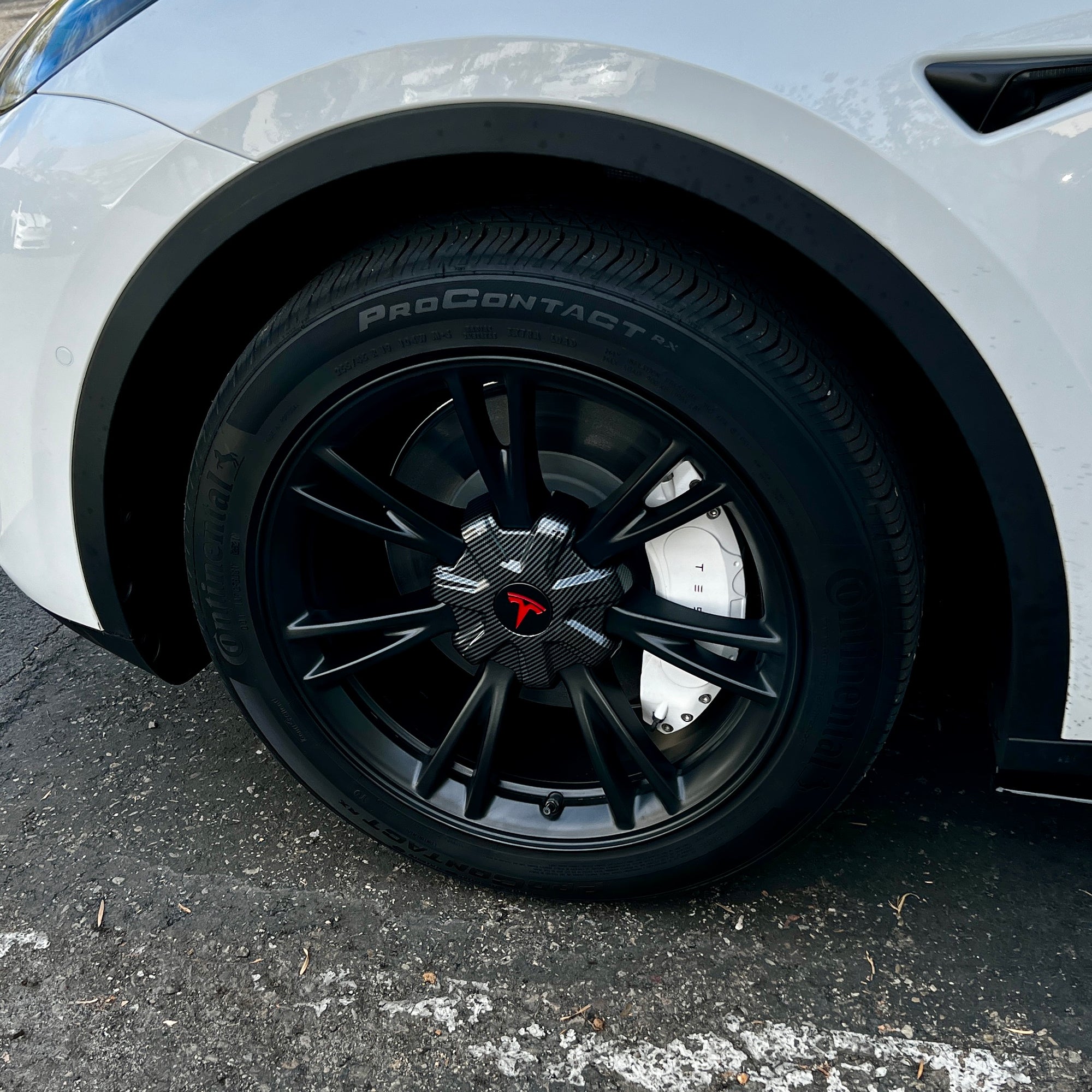 Model Y 19&quot; Gemini Wheel Center Hub Caps (Set of 4) - Hydro Carbon Fiber Coated