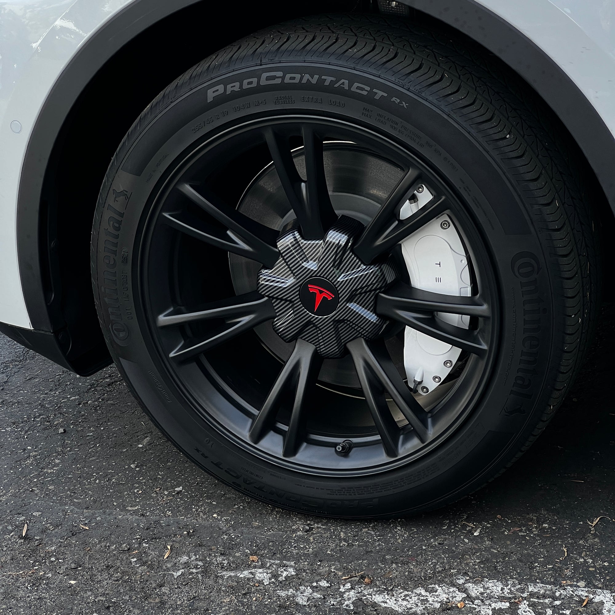 Model Y 19&quot; Gemini Wheel Center Hub Caps (Set of 4) - Hydro Carbon Fiber Coated