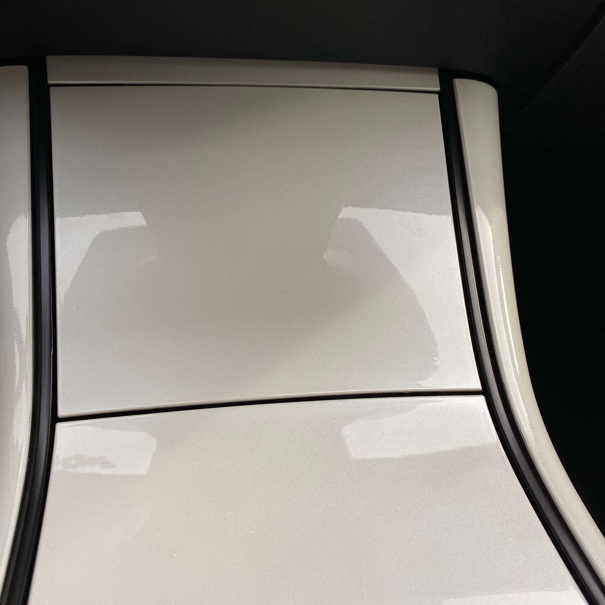 Model 3 &amp; Y Center Console Cap ABS (Gen. 1) - White Pearl Painted