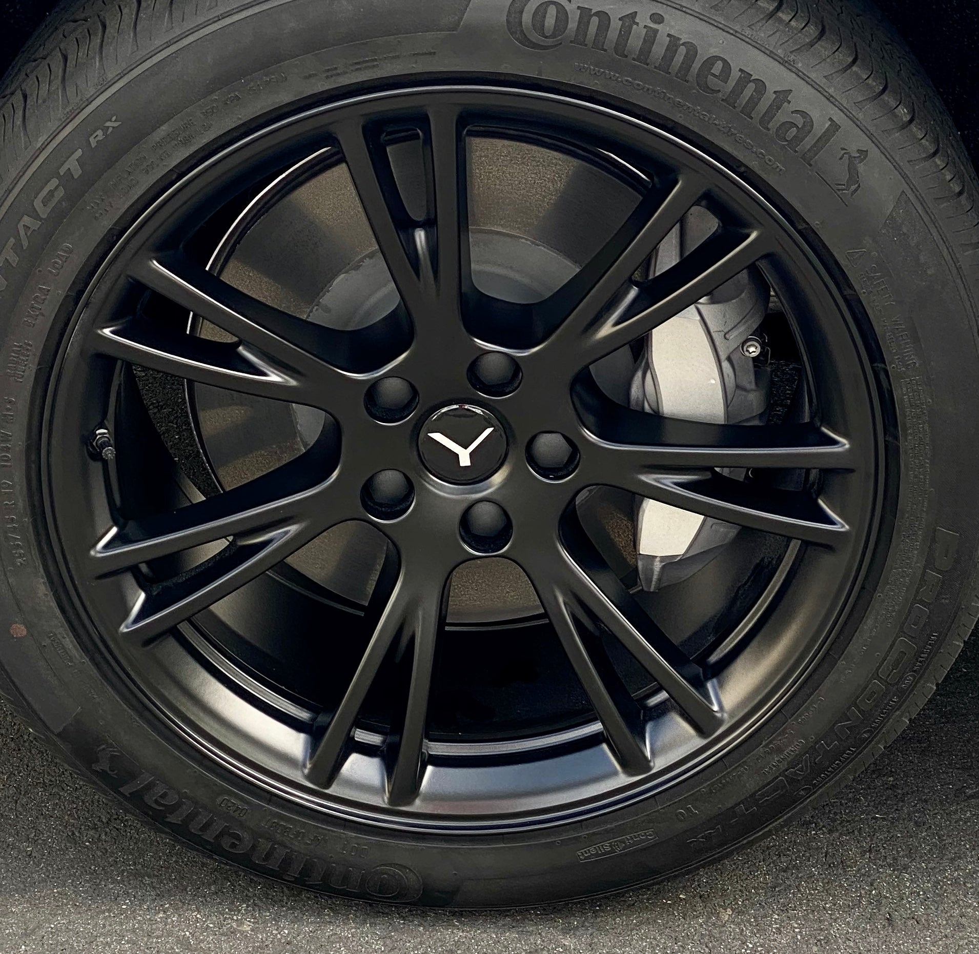 Tesla Model Y Center Caps &amp; Lug Nut Covers - 19&quot; Gemini Wheels