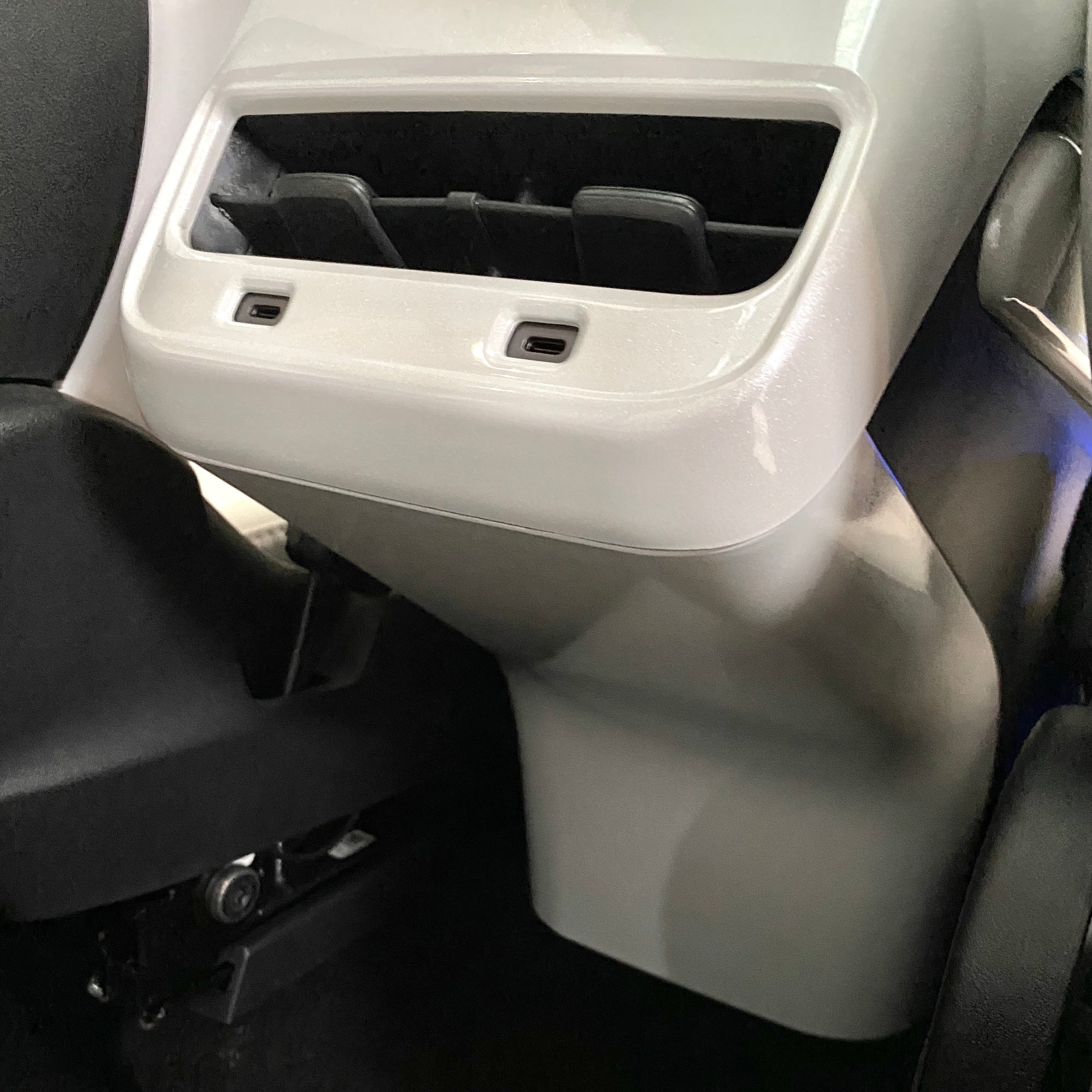 Model 3 &amp; Y Backseat Vent Cap - Pearl White