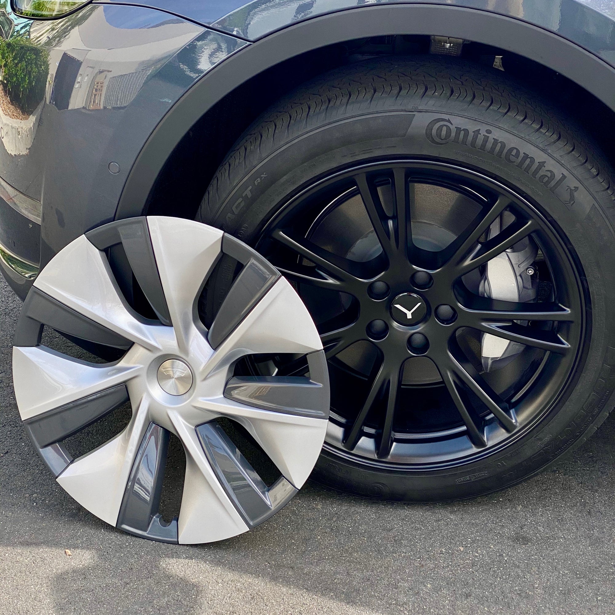 Tesla Model Y Center Caps &amp; Lug Nut Covers - 19&quot; Gemini Wheels